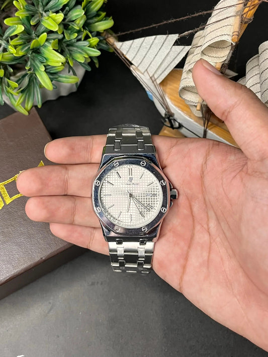 AP Royal Oak–White Tapisserie Dial AXIOM